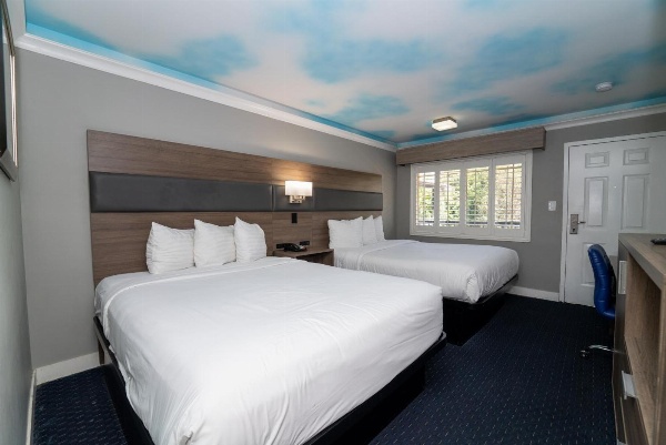 Hollywood Palms Inns & Suites image 2